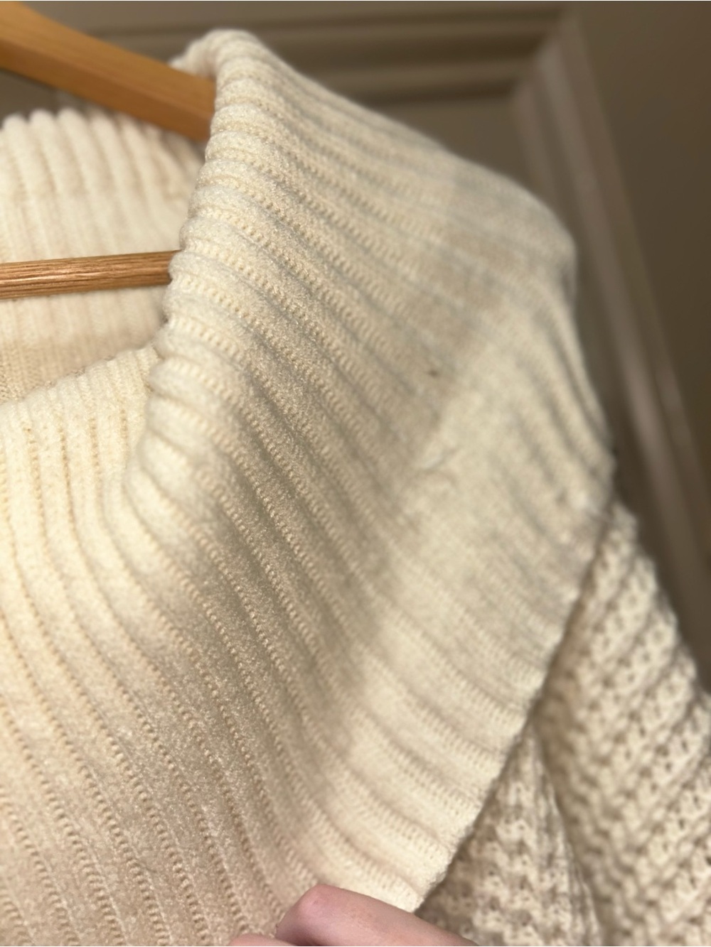 Modcloth Cream Off-Shoulder Waffle Knit Cowl Sweater size large - Picture 10 of 15